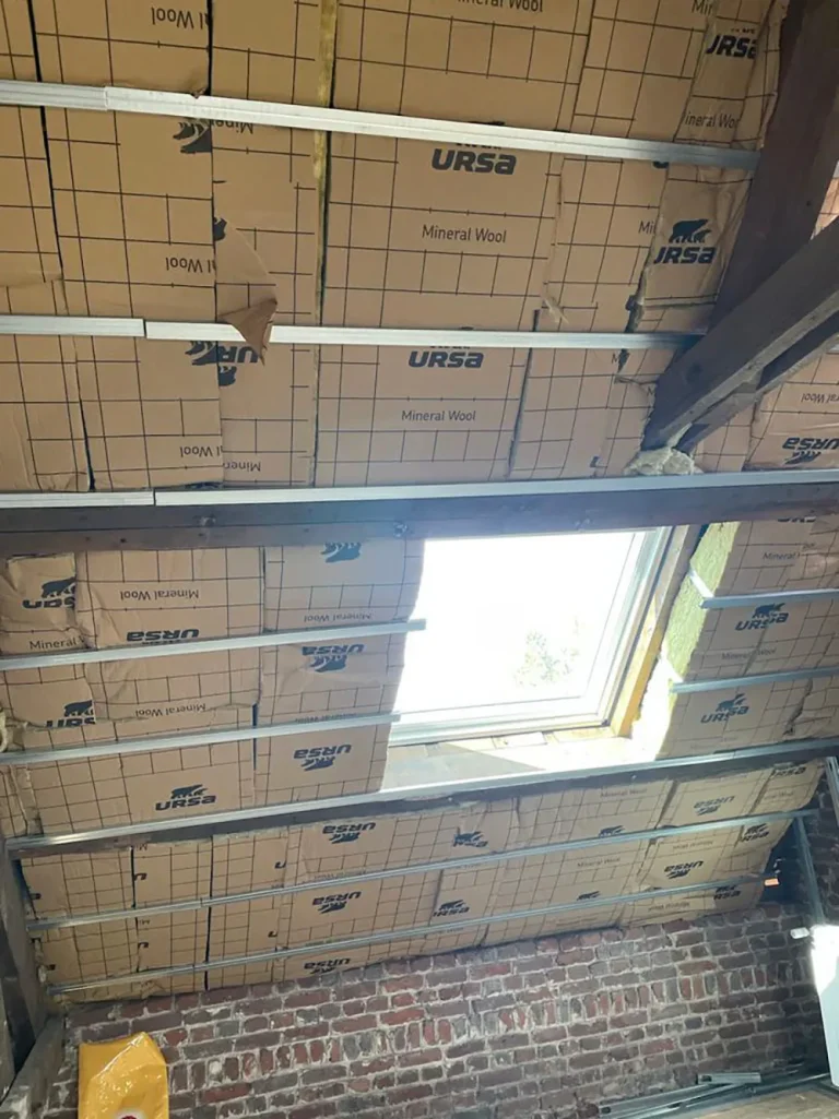 Isolation de combles autour d’une fenêtre de toit – T2AE, Louviers
